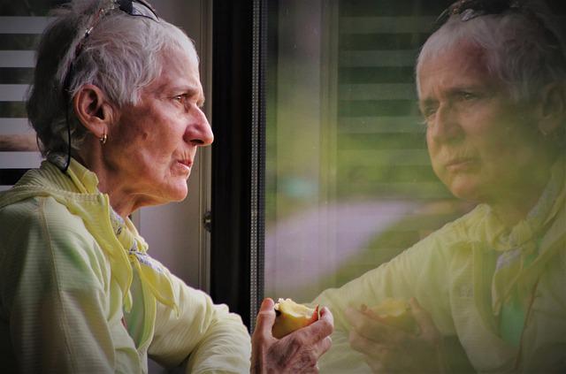 Kako zaštititi starije osobe od zlouporaba ugovora o doživotnom i dosmrtnom uzdržavanju?