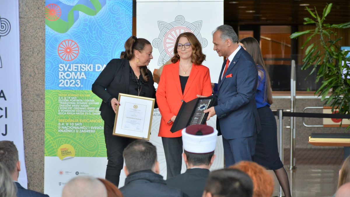 Pučkoj pravobraniteljici Teni Šimonović Einwalter uručena godišnja nagrada povodom Svjetskog dana Roma