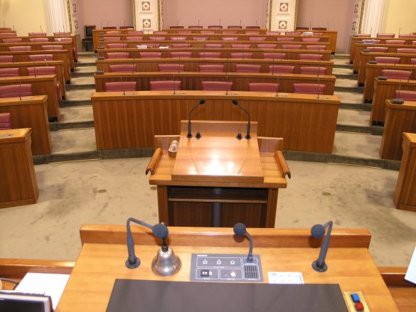 Velika dvorana Hravtskog sabora, pogled s govornice prema praznim sjedalima
