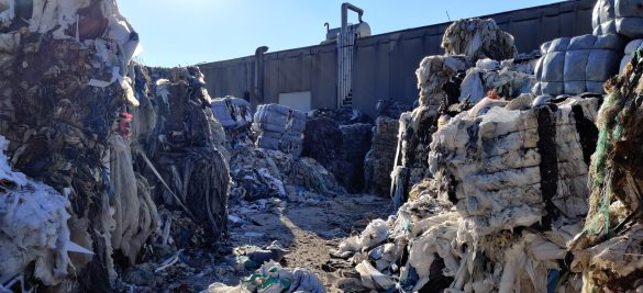 Ilegalno odložen plastični otpad u Pazinu