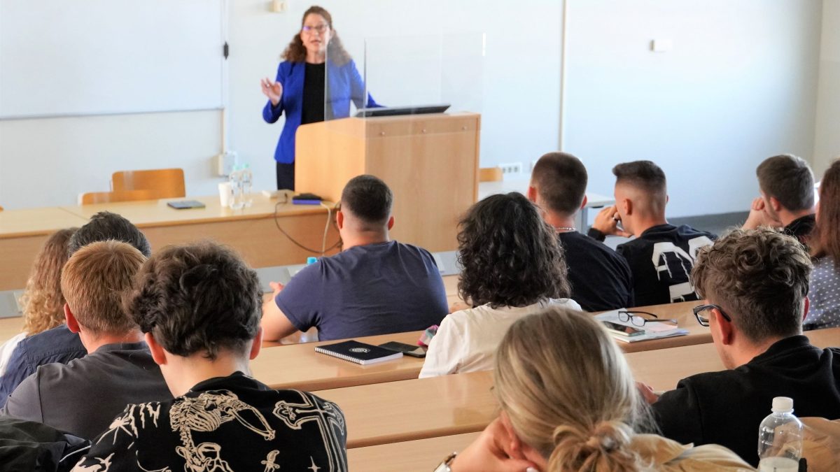 Lecture on Discrimination Held for Students in Pula